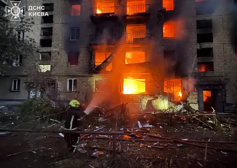 Rusi izveli ogroman napad dronovima i raketama na Kijev: Trajao je satima, Zelenski je sve znao