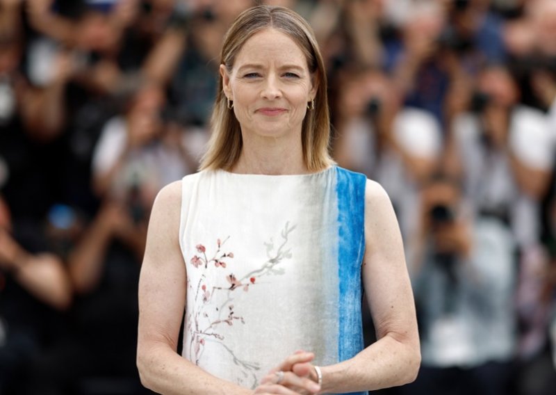 Jodie Foster otkrila savršenu ljetnu haljinu za žene iznad 60 godina