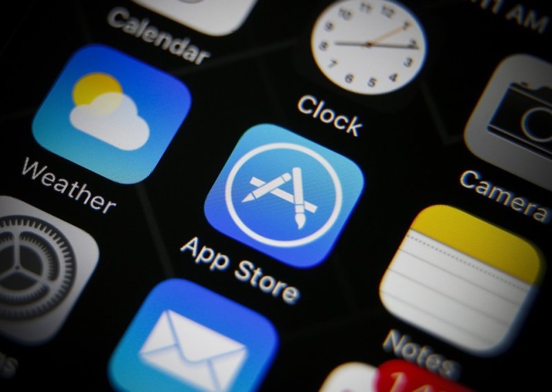 Britanci žele ukinuti 'učinkoviti duopol' Applea i Googlea na tržištu aplikacija