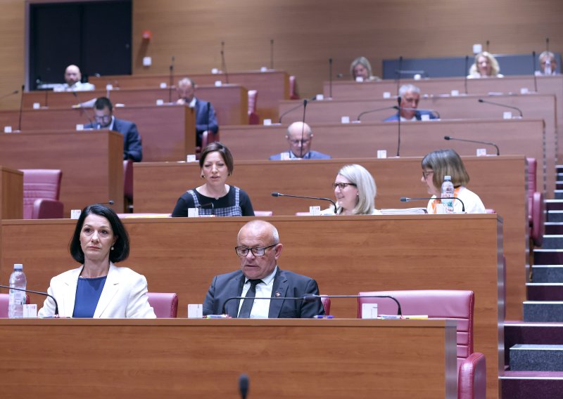 Oporbeni zastupnici kritizirali vlast: 'HDZ je institucionalno okupirao državu'
