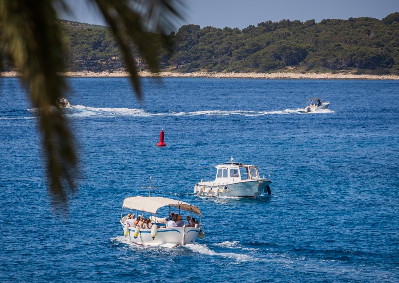 Policija na Hvaru uhvatila čak 20 prekršaja na moru: Evo zašto su kažnjeni