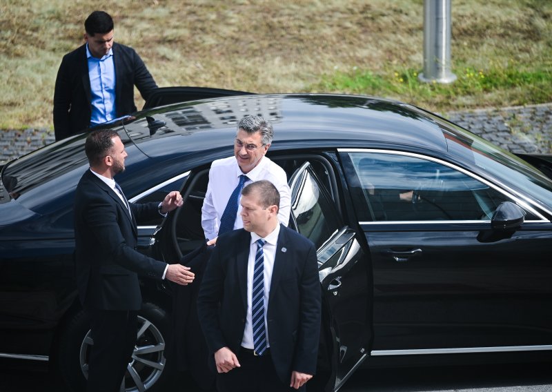 Blindirana limuzina u kojoj je bio Plenković sudjelovala u sudaru