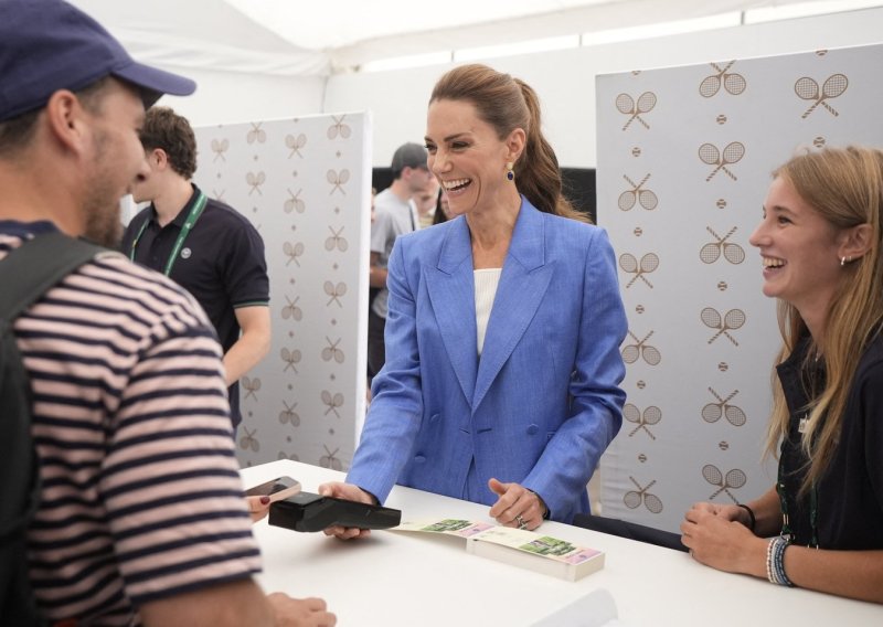 Iznenađenje na Wimbledonu: Princeza Kate prodavala ulaznice i oduševila navijače u redu