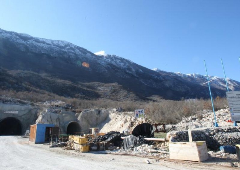 Bušeći tunel Sveti Ilija pronašli vodu