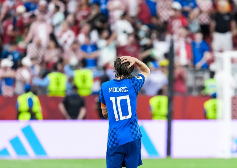 Pogledajte reakciju Luke Modrića kad je shvatio da je gol za 2:2 poništen