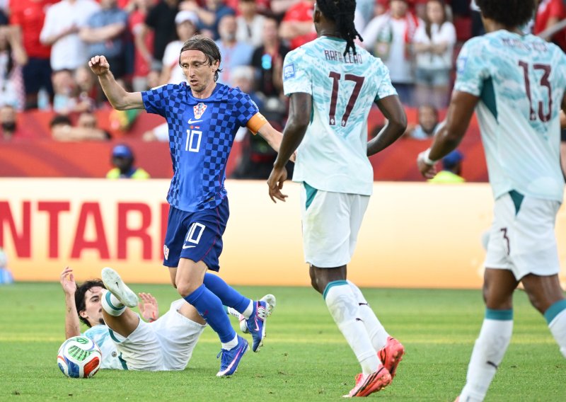 Plenković: Glavu gore, Vatreni, pred vama je svijetla budućnost