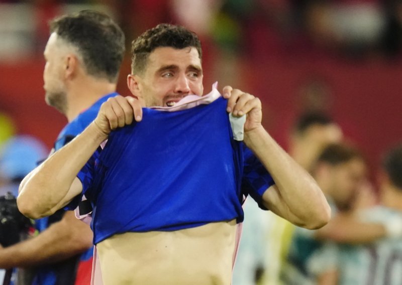 Slomljeno srce u Torontu: Uplakani Kovačić sakrivao lice dresom, tješio ga Modrić