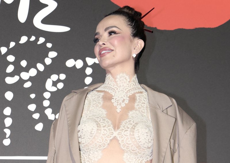 Severina u bijelom od glave do pete: Zablistala u najljepšem ljetnom kompletu i nabacila luksuznu torbicu