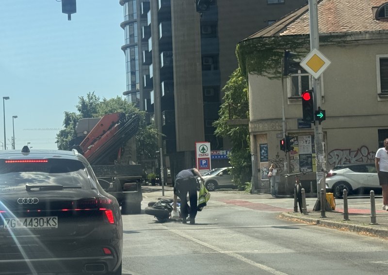 Nesreća u Zagrebu: U sudaru kamiona i motora ozlijeđena jedna osoba