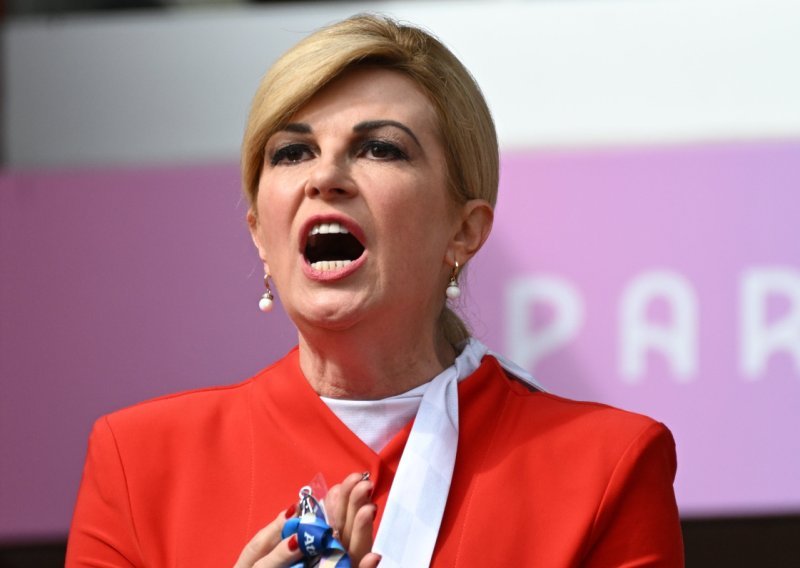 Opustila se uz harmoniku: Poslušajte kako se Kolinda raspjevala u Torontu