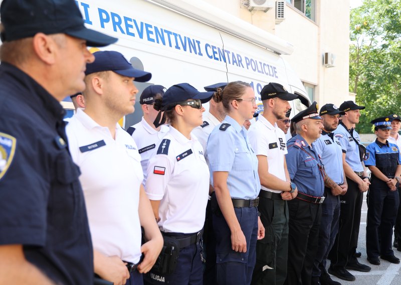 U Split stigli policajci iz devet država: Govorit će na različitim jezicima i pomagati turistima
