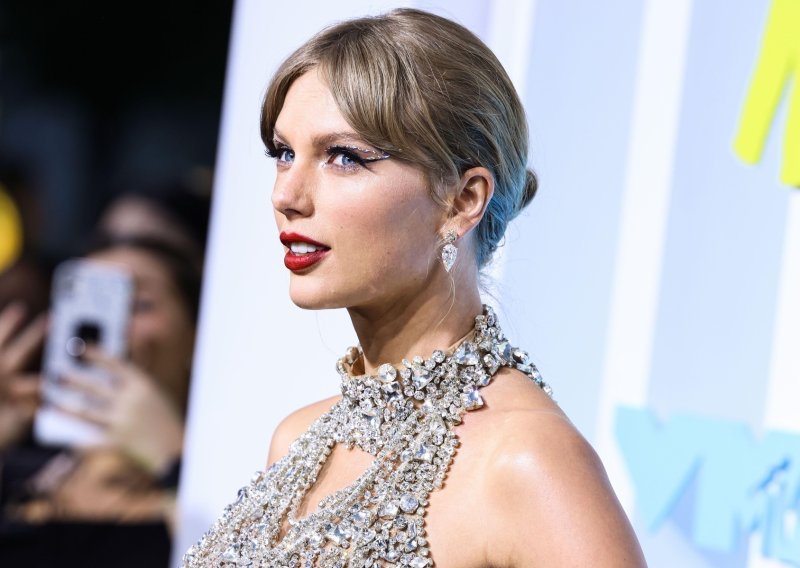 Taylor Swift udala se u Dioru, a svi pričaju o njezinoj vjenčanici