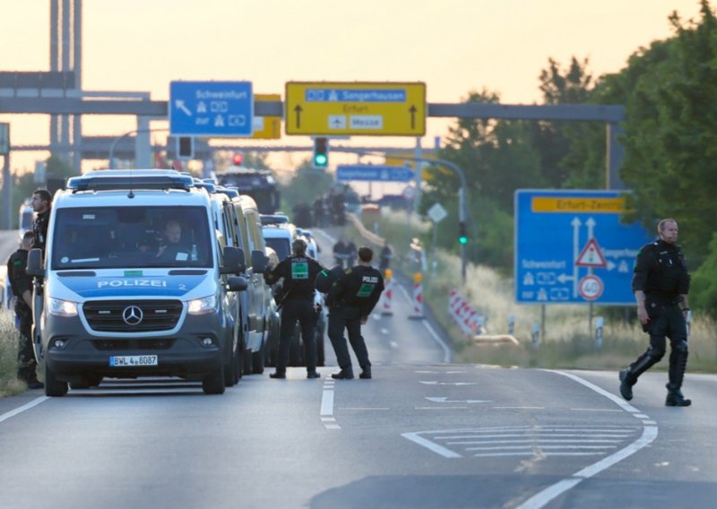 Veliki prosvjedi u Njemačkoj: Tisuće pokušale blokirati kongres AfD-a
