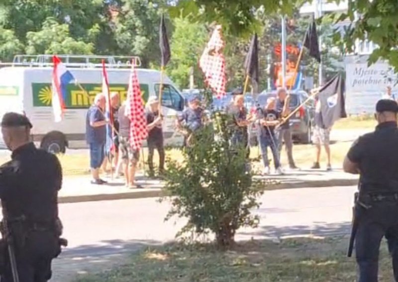 Keleminec ponovno pred stanom Dalije Orešković: Pripremila mu je poseban doček