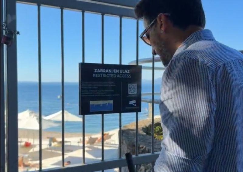 VIDEO Miletić ponovno prerezao lokote na ulazu na plažu: 'Moćnici i elite drmaju našom državom'