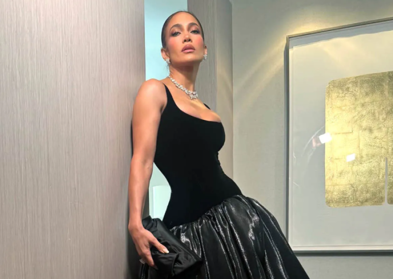 Najraskošnija gošća vjenčanja: Jennifer Lopez u savršenoj crnoj haljini i s opakim dijamantima