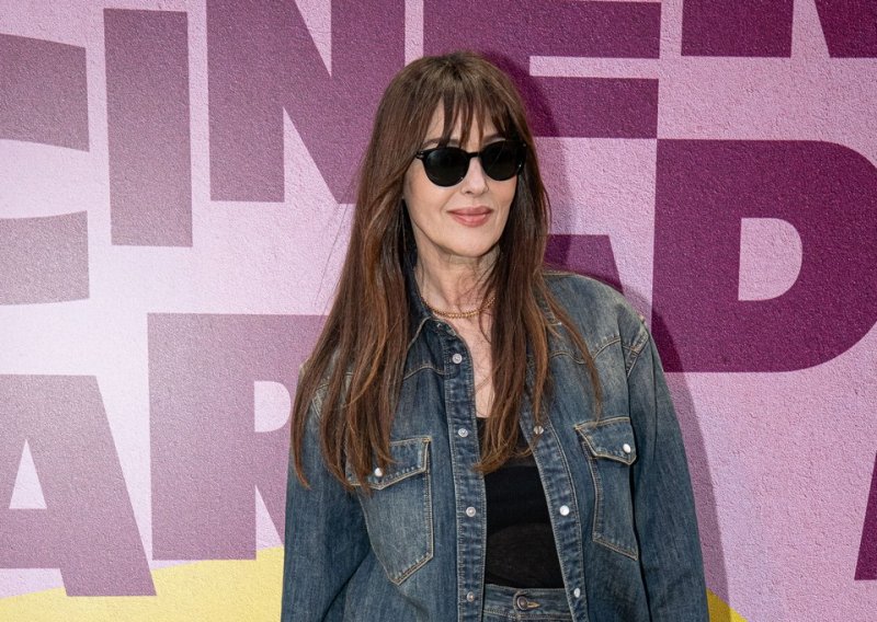 Kakva žena, njoj sve pristaje! Monica Bellucci iznenadila izdanjem u kojem je inače ne viđamo