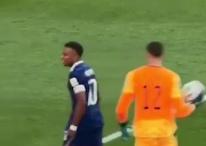 Kaos koji niste vidjeli u prijenosu: Evo što je golman Paragvaja napravio kad ga je Mbappe ignorirao
