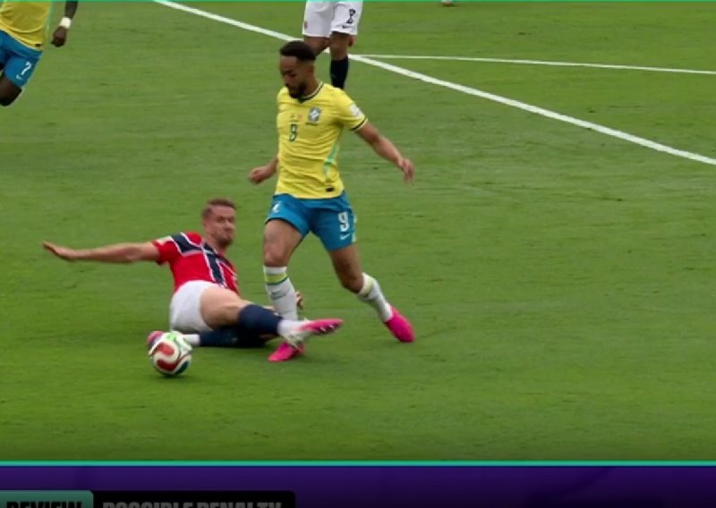 Je li ovo najveća greška ovog SP-a? Kako sudac ovdje nije odmah svirao penal za Brazil...