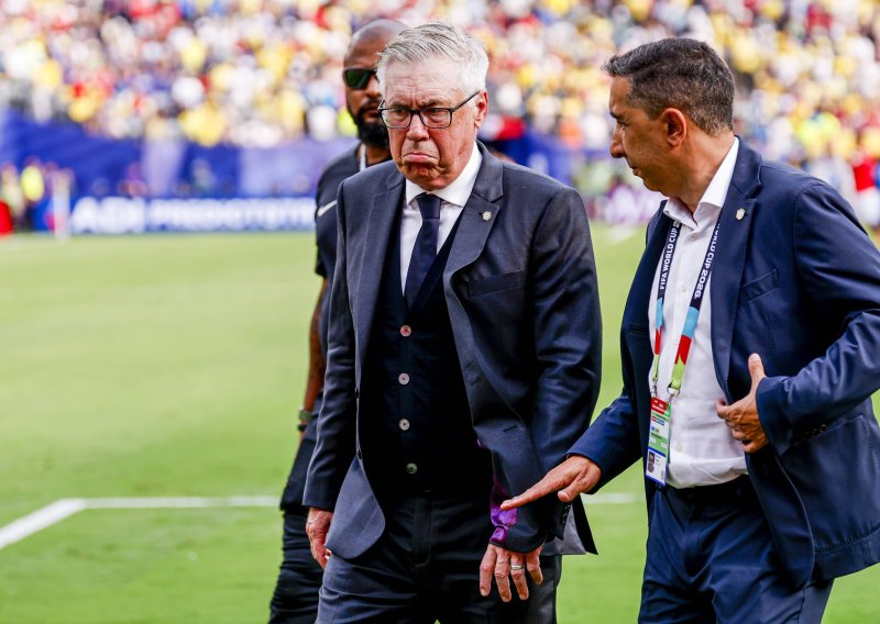 Bijesni Ancelotti nakon brazilskog debakla samo projurio pokraj novinara, a onda je na presici iznenadio sve