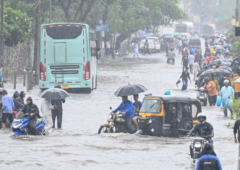 Obilne kiše odnijele šest života u Mumbaiju, urušilo se nekoliko zgrada