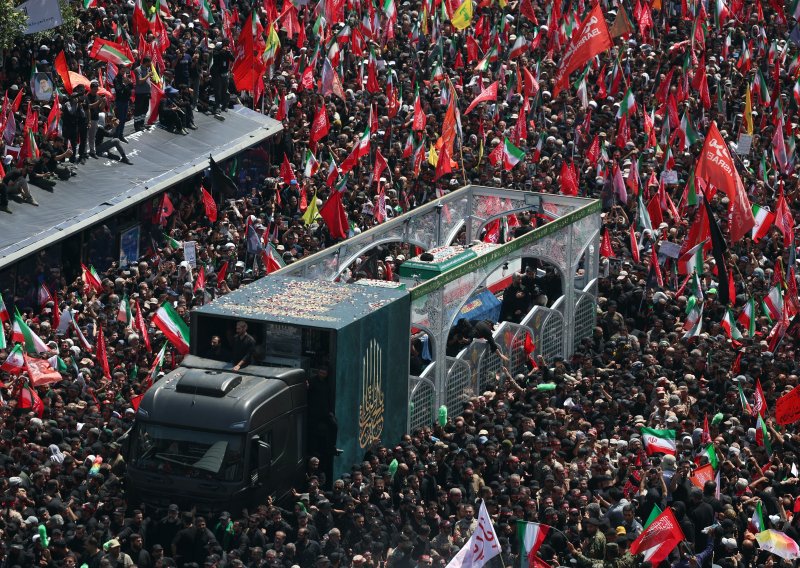 Ovo nije bio samo uobičajen ispraćaj: Iran pokazao prkos i nagovijestio novu strategiju
