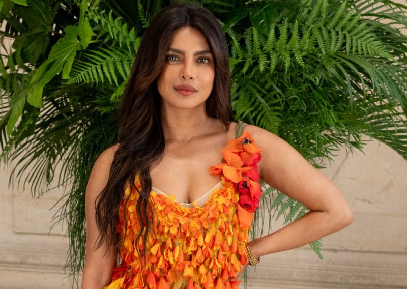 Priyanka Chopra u trodimenzionalnoj haljini od 'latica' oduševila na Diorovoj reviji