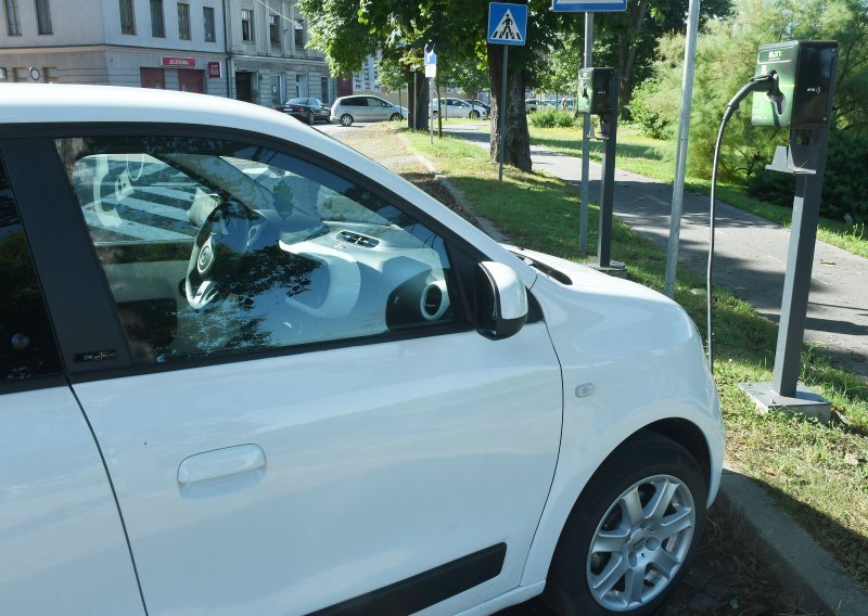Vozimo EKOnomično: 'Najesen novo sufinanciranje energetski učinkovitih vozila'
