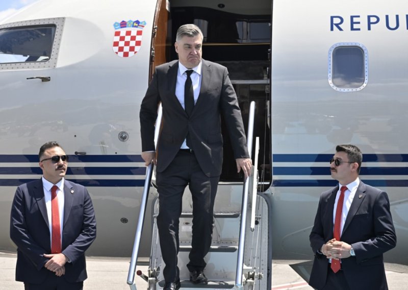 FOTO Milanović stigao avionom Vlade u Tursku. Pogledajte kako su ga dočekali
