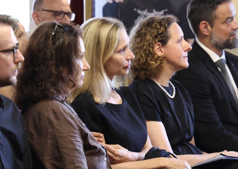 Dirljiv oproštaj od Zrinka Ogreste: Kolege i prijatelji odali počast velikanu hrvatskog filma