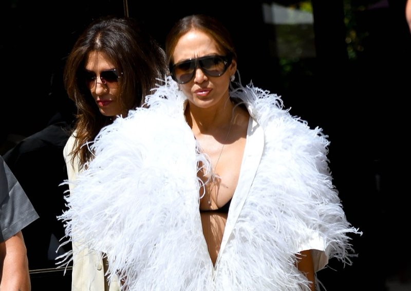 J.Lo ne odustaje od provokacija: O ovom se izdanju ne prestaje pričati