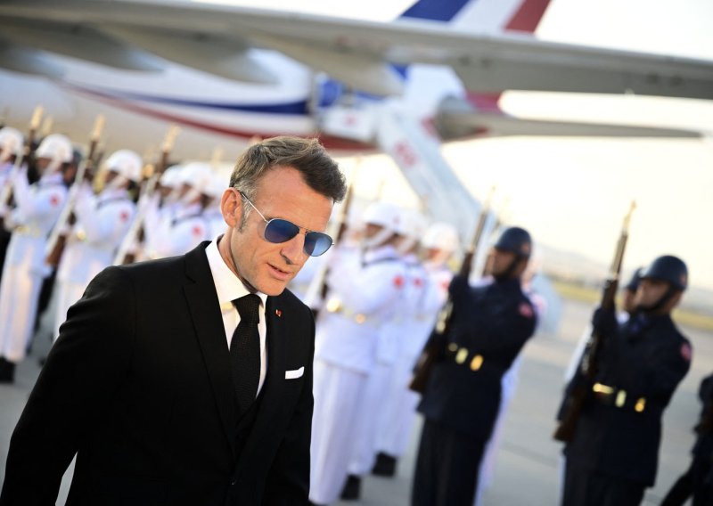 Macronove sunčane naočale opet u fokusu: S njima se pojavio i kod Erdogana