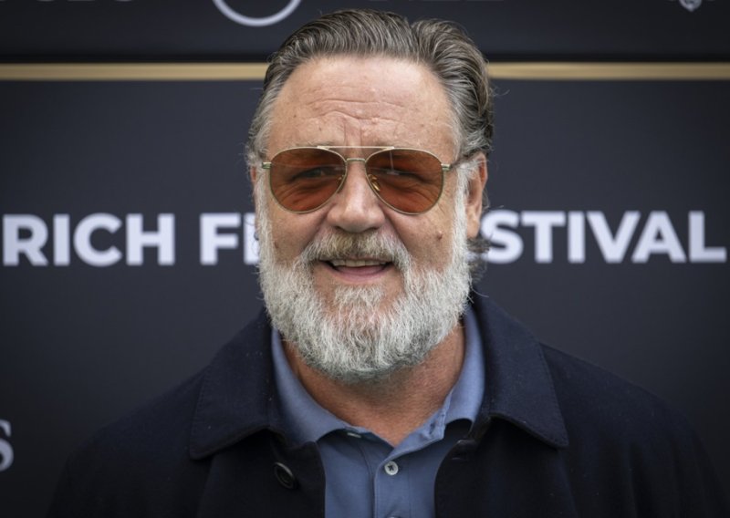 Russell Crowe podijelio rijetku fotku najmlađeg sina za 20. rođendan: 'Ovaj nevjerojatni mladić'