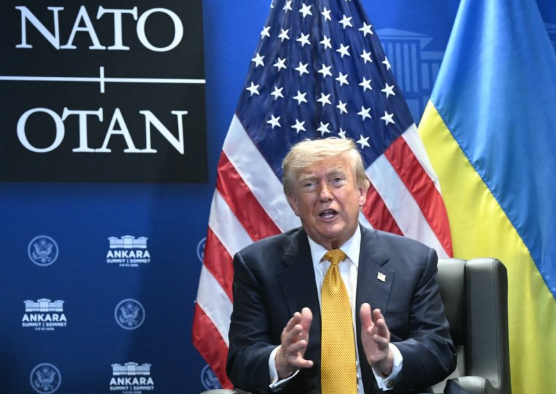 Novi gaf Trumpa: 'Islamska Republika Japan napala je američki nosač zrakoplova'