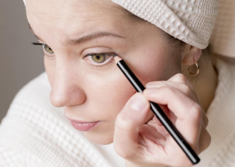 Nevidljivi eyeliner trik za gušće trepavice i mlađi izgled: Traje manje od minute, a potpuno otvara pogled