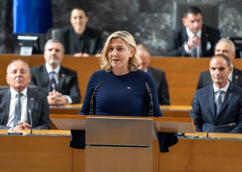 Kaos u slovenskoj kulturi: Ministarstvo u minusu 9 milijuna eura, propada niz projekta