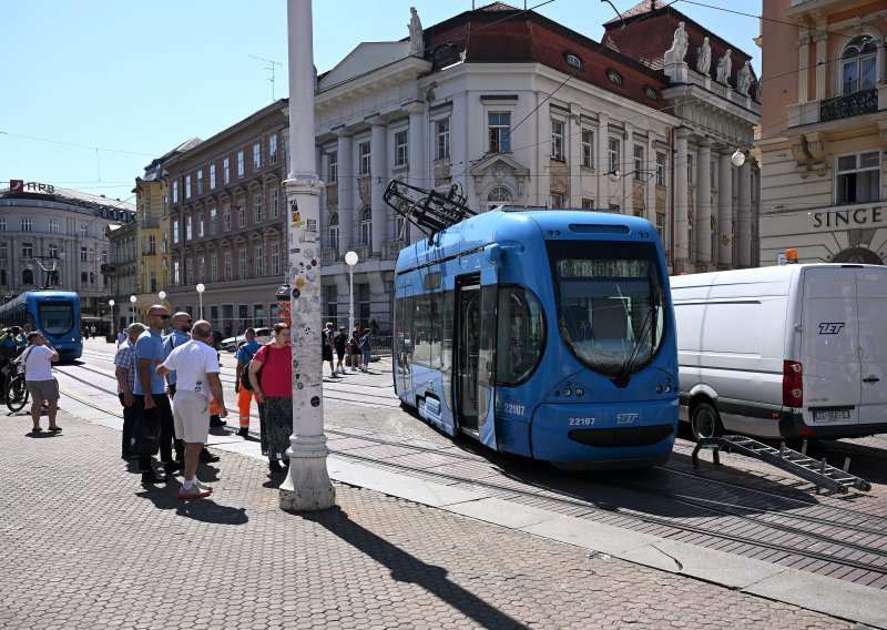 FOTO Oštetio se pantograf na tramvaju u središtu Zagreba