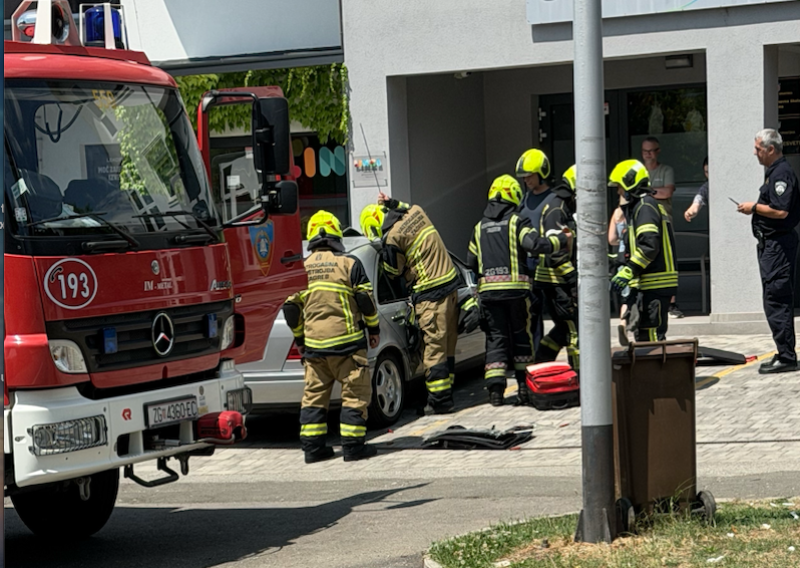 Drama u Sesvetama: Žena zatvorila auto koji se odmah zaključao, beba ostala zatočena
