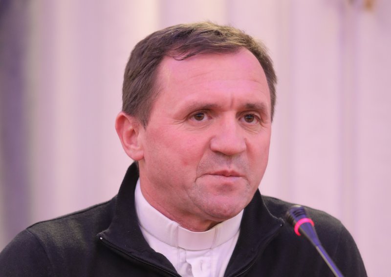 Vjernici se udružili i iznenadili župnika, a on im se odužio na poseban način