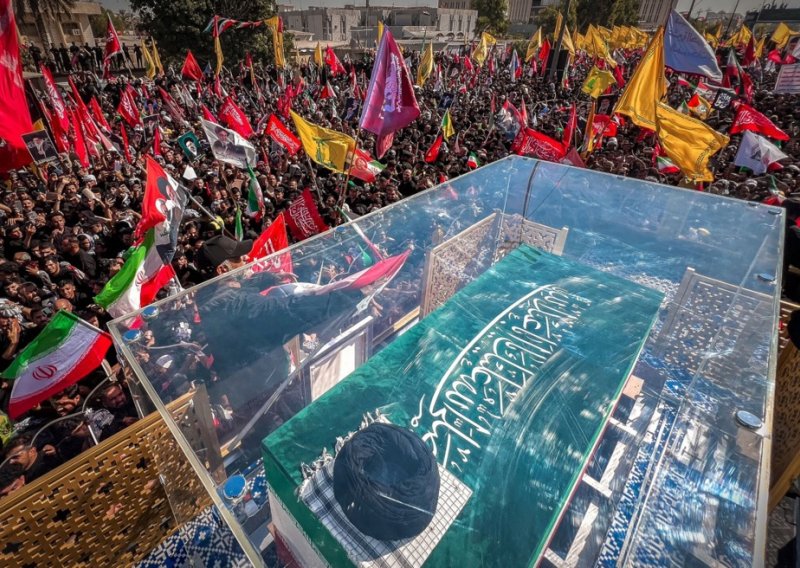 FOTO Nepregledna masa okupila se na pogrebu ajatolaha i poslala značajnu poruku Trumpu