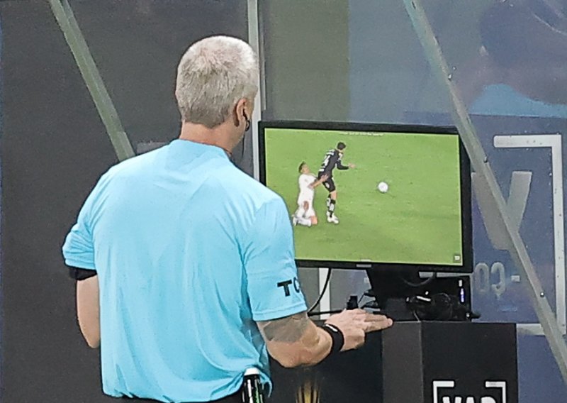 FIFA promijenila VAR protokol samo par sati prije početka utakmice Francuske i Maroka