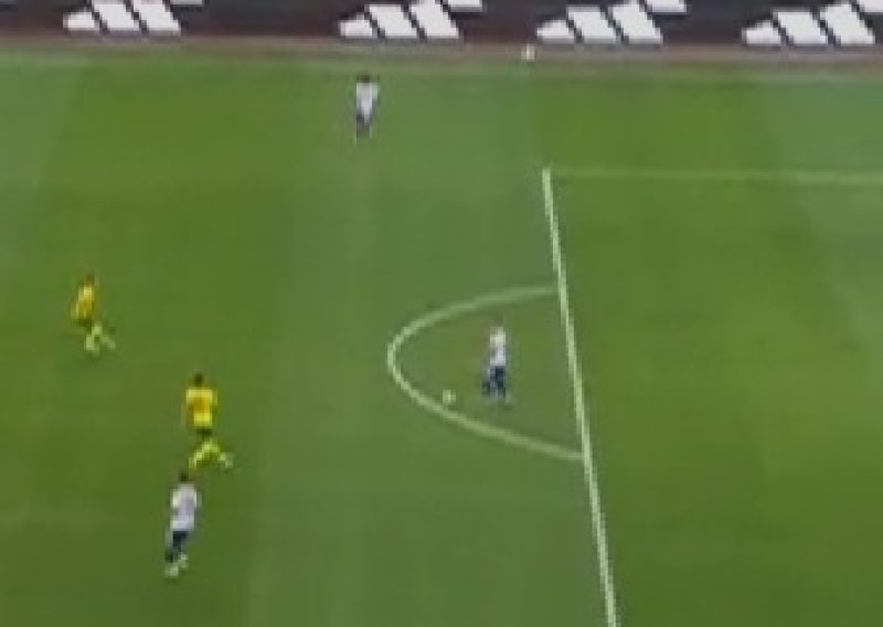 Velika greška stopera: Pogledajte kako je Hajduk umalo zabio bizaran autogol