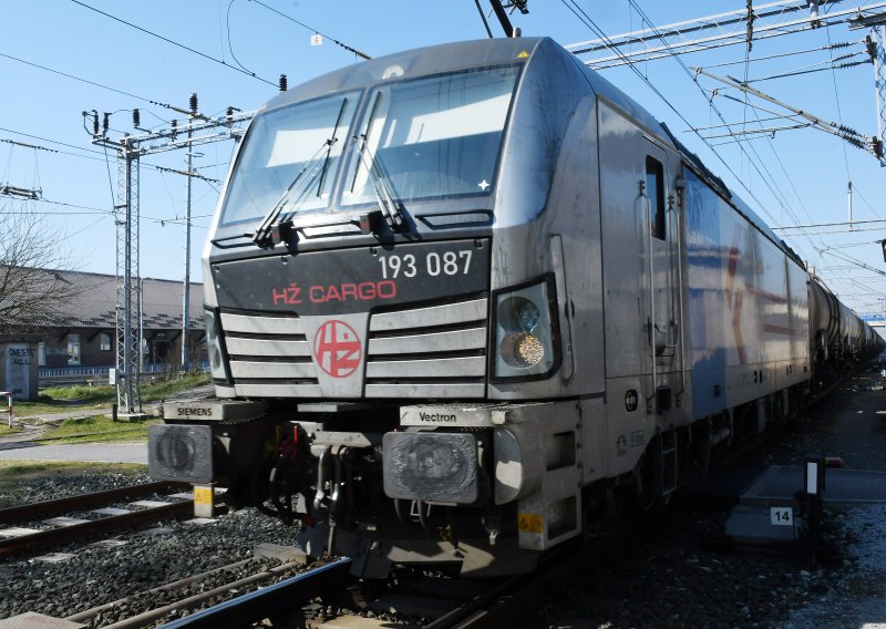 Muškarac poginuo u naletu vlaka u mjestu Uzdolje