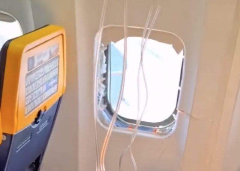 Puknuo prozor na avionu Ryanaira: Srbin skoro izletio, putnici ga jedva povukli u kabinu