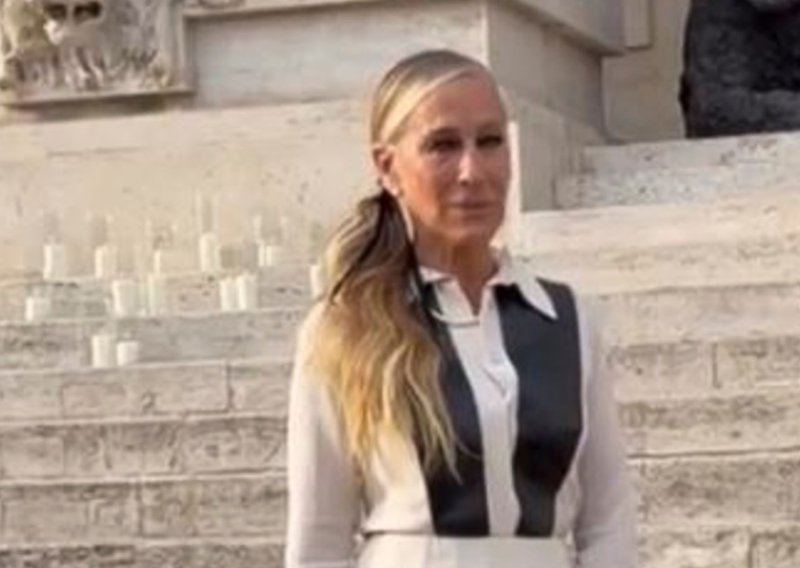 Baš kao Carrie Bradshaw: Slavna glumica s kultnim komadom koji će prepoznati svaka obožavateljica