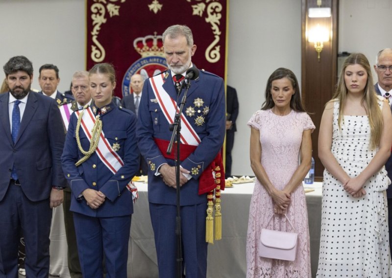 Romantična čipka i nježna nijansa: Kraljica Letizia utjelovljenje je čiste elegancije