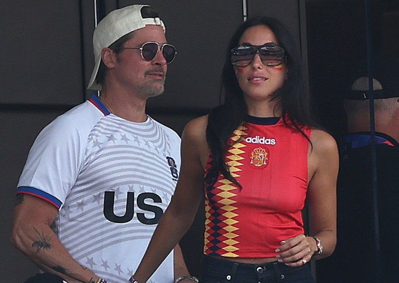 Brad Pitt i Ines de Ramon u društvu slavnih prijatelja pratili napetu utakmicu na SP-u