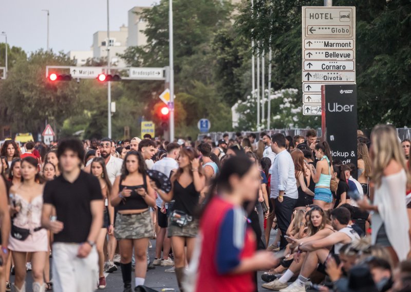 Zračna i trajektna luka u Splitu vrve turistima: Promet je pojačan i zbog Ultre