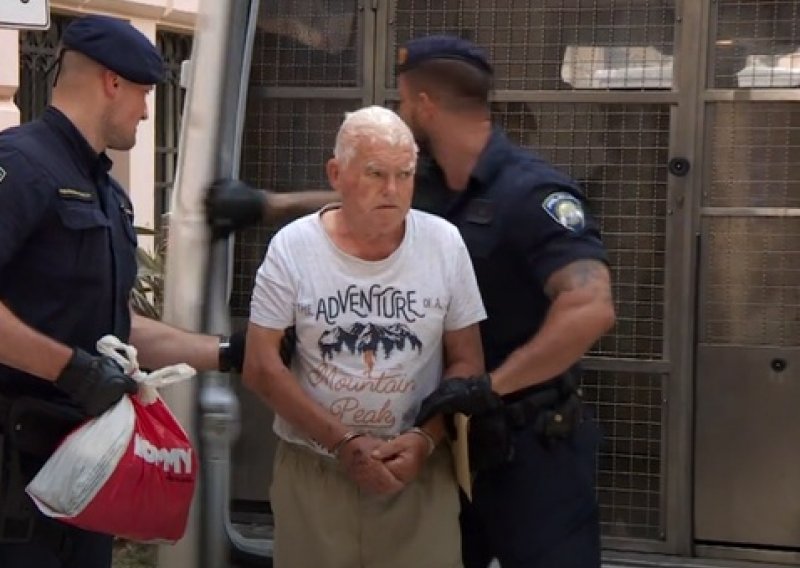 Muškarcu koji je nožem napao policajku određen istražni zatvor, snimljeno kako ga privode