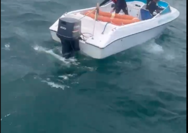 VIDEO Prevrnuo se turistički brod u Vijetnamu, najmanje je 15 preminulih
